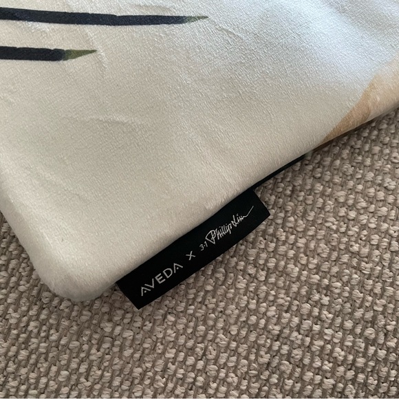 Aveda x 3.1 Phillip Lim Cosmetic Pouch - Limited Edition - Picture 5 of 7
